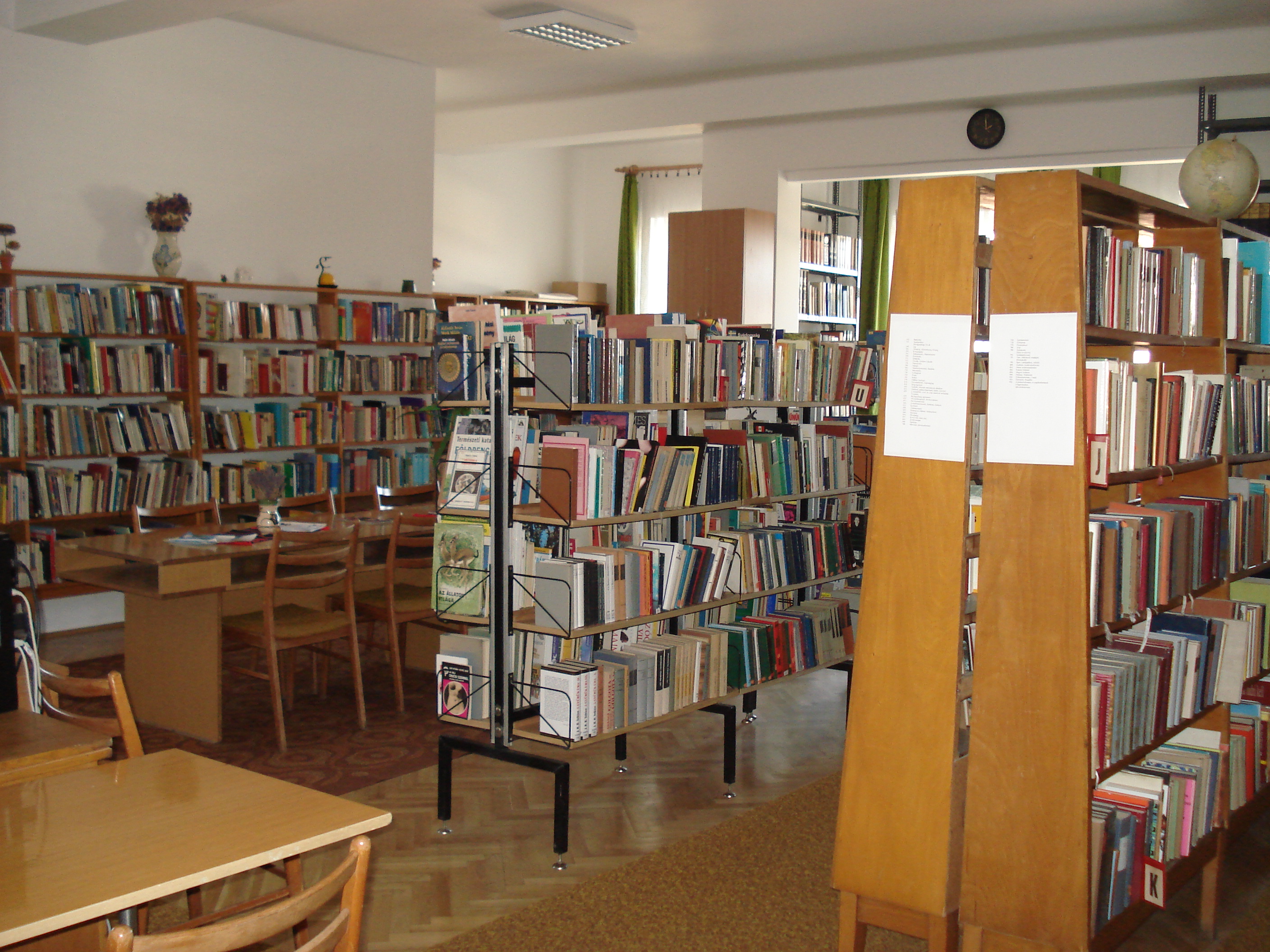 Ugod Könyvtár
